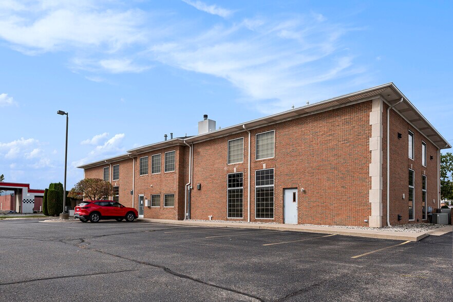 More Photos Of 47800 Gratiot Ave, Chesterfield Medical For Lease
