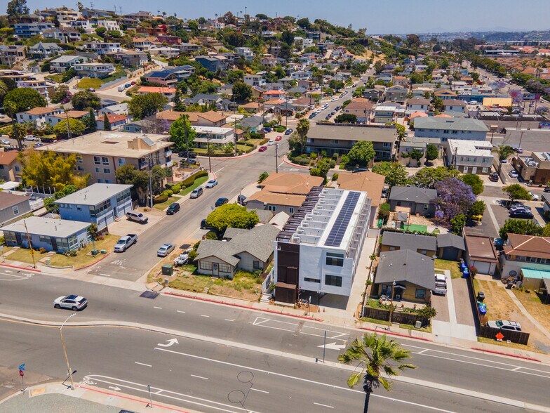 More Photos Of 3046 Nimitz Blvd, San Diego Apartments For Sale