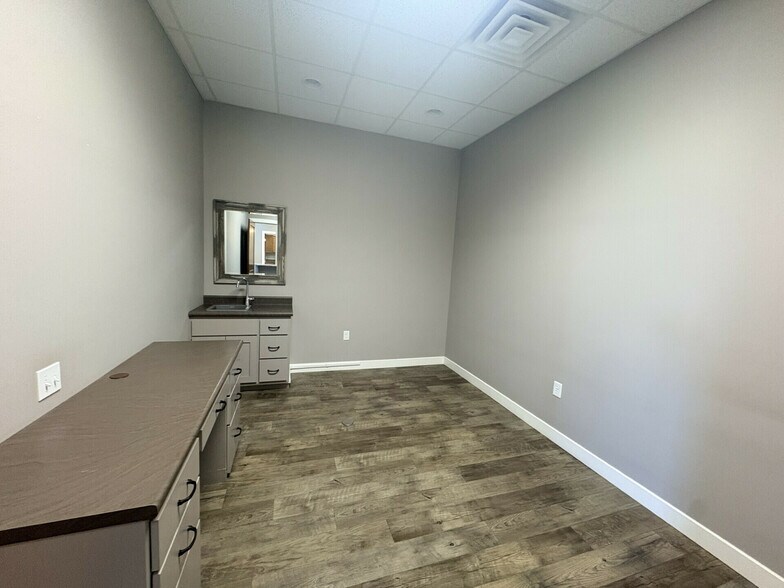 More Photos Of 304 W Highway 38, Hartford Office For Lease