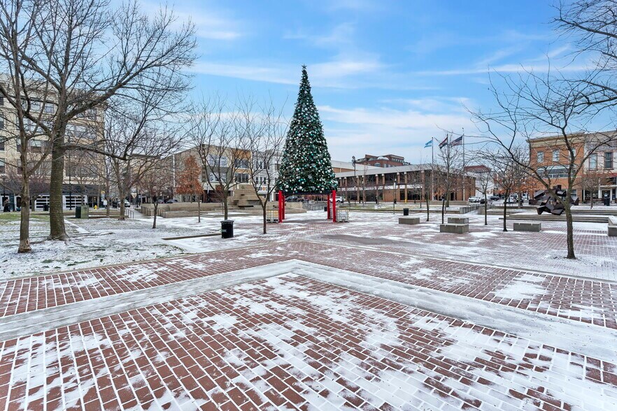 More Photos Of 408 W Walnut St, Springfield Storefront Retail Residential For Lease