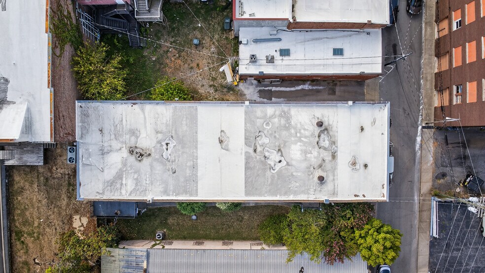 More Photos Of 109 7th Ave E, Springfield Flex For Sale