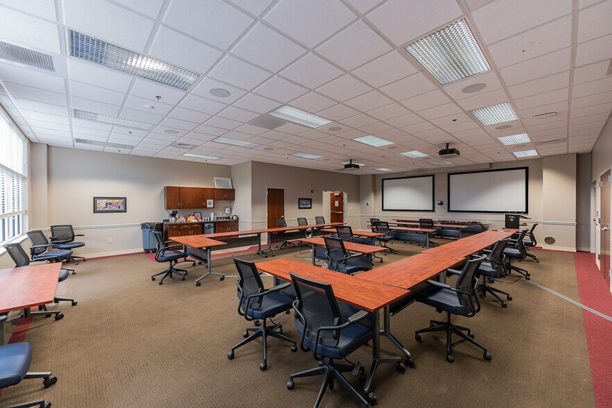 More Photos Of 330 Bob Heath Dr, Huntsville Office For Lease