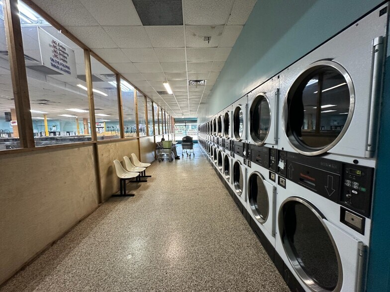 More Photos Of 1907 Kings Rd, Jacksonville General Retail For Sale