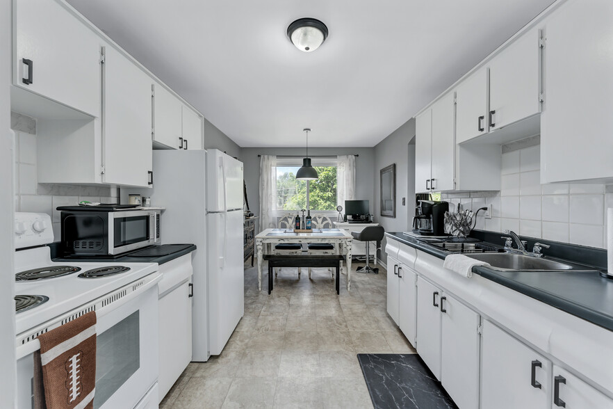 More Photos Of 109 Division St N, Kingsville Apartments For Sale