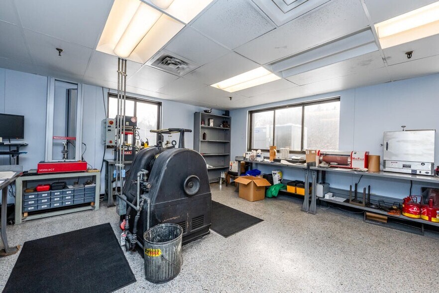 More Photos Of 521 Langley Ave, Saint Joseph Industrial For Sale