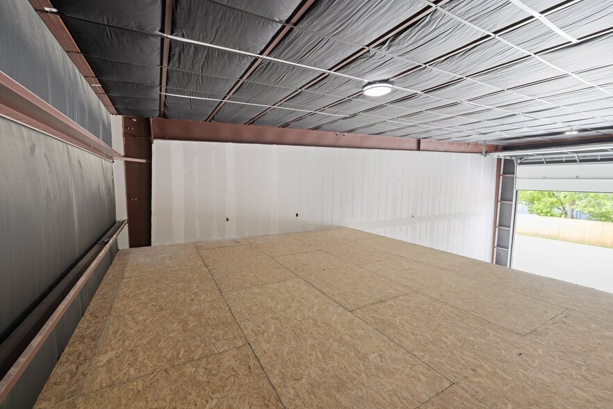 More Photos Of 17214 Huffmeister Rd, Cypress Showroom For Sale