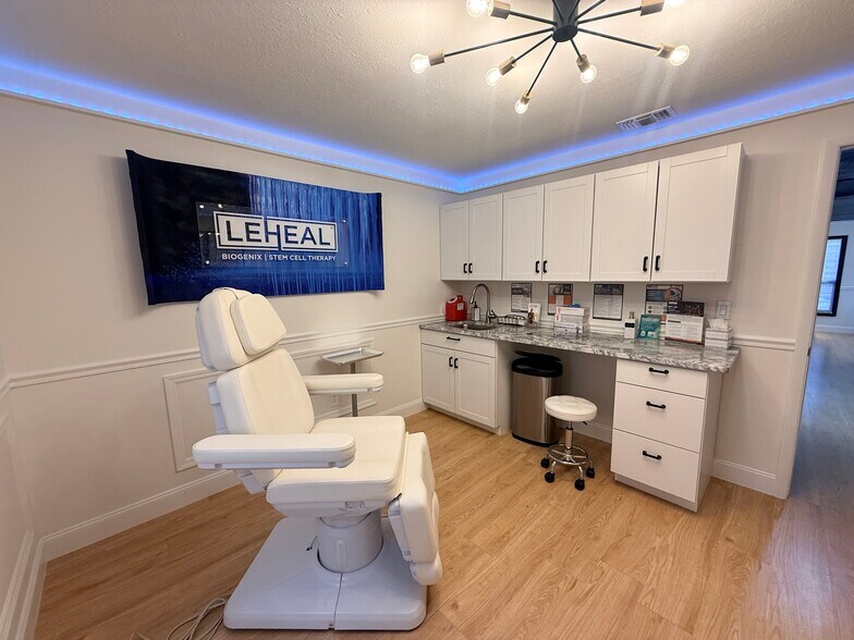 More Photos Of 156 Whitaker Rd, Lutz Medical For Lease