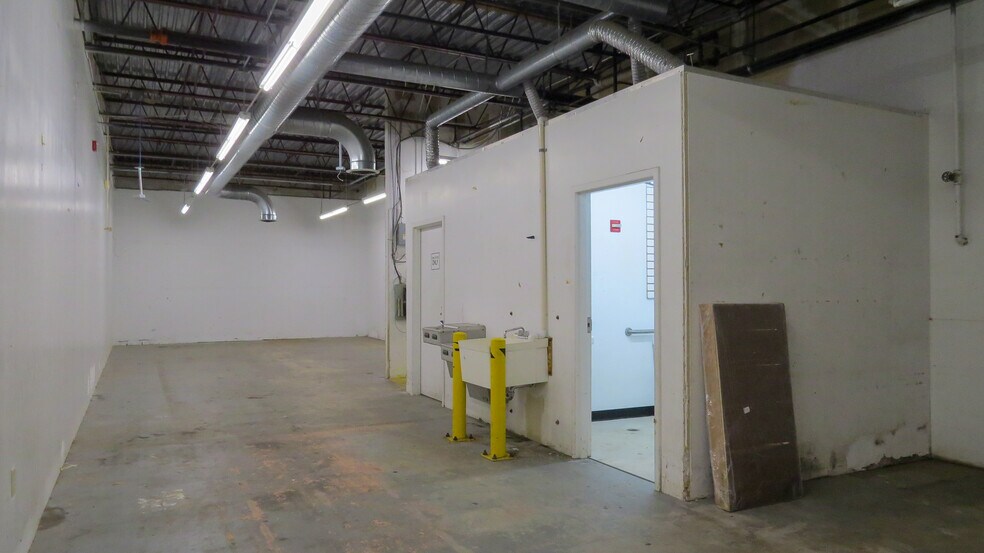 More Photos Of 777 S Willow St, Manchester Storefront For Lease