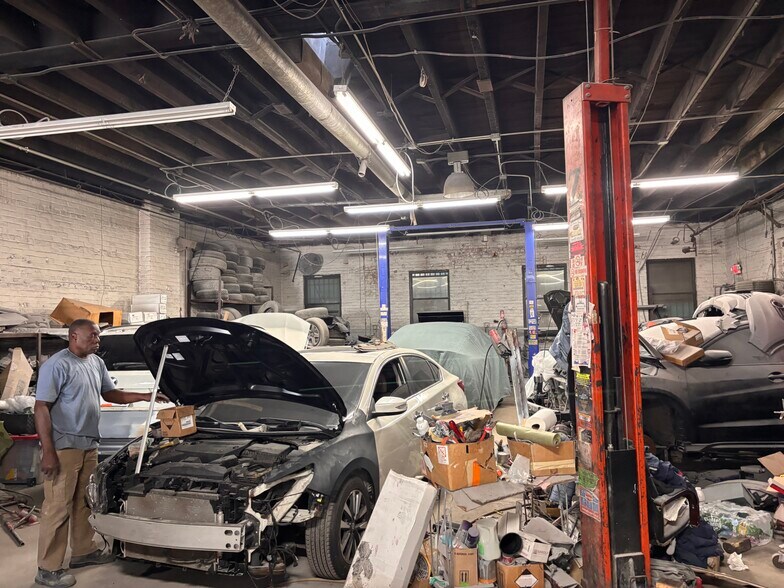 More Photos Of 1651 Utica Ave, Brooklyn Auto Repair For Lease