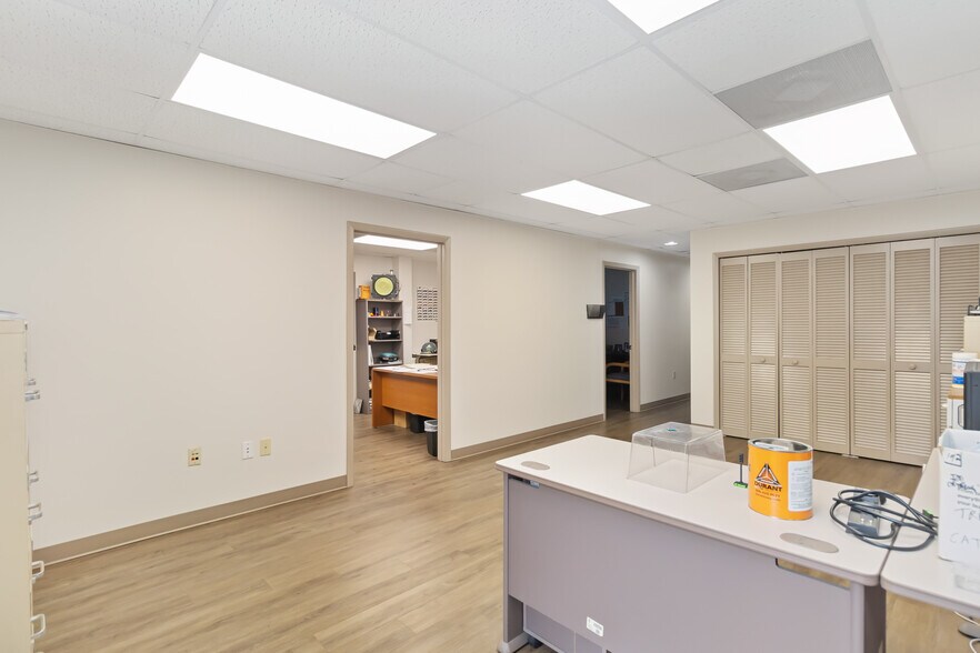 More Photos Of 1076 Florida Central Pky, Longwood Warehouse For Lease