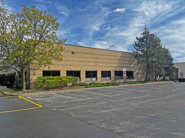 More Photos Of 25765-25767 Hillview Ct, Mundelein Flex For Sale