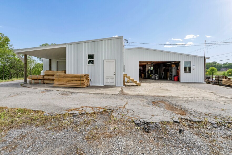 More Photos Of 3141 Highway 11 E, Telford Flex For Sale