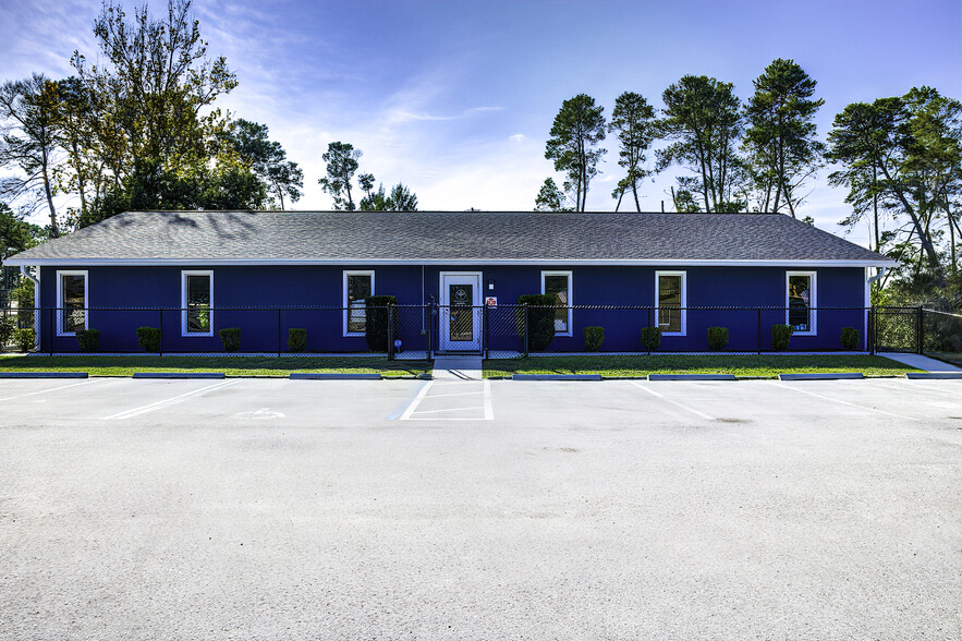 Primary Photo Of 6001 Deltona Blvd, Spring Hill Schools For Sale