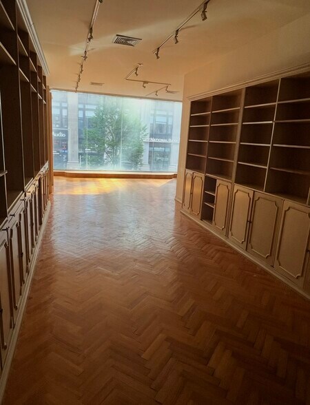 More Photos Of 437 Park Ave S, New York Storefront Retail Residential For Lease