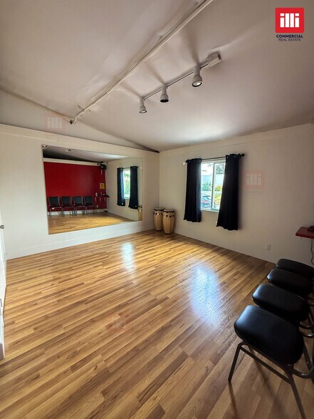 More Photos Of 14257-14267 Ventura Blvd, Sherman Oaks Storefront For Lease