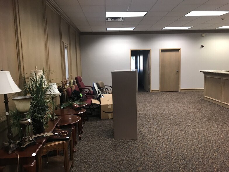 More Photos Of 2110-2120 S Broadway, Edmond Office For Lease