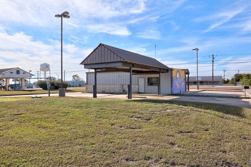 More Photos Of 14262 W State Highway 29, Liberty Hill General Retail For Sale