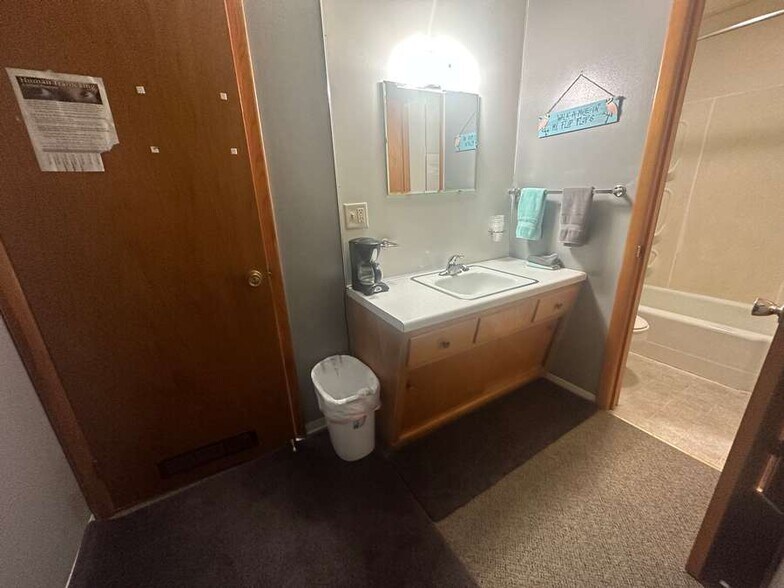 More Photos Of 810 E US Hwy 275, Ewing Hotel For Sale