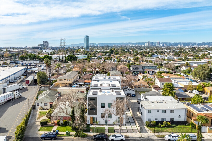 More Photos Of 2921 S Burnside Ave, Los Angeles Apartments For Sale
