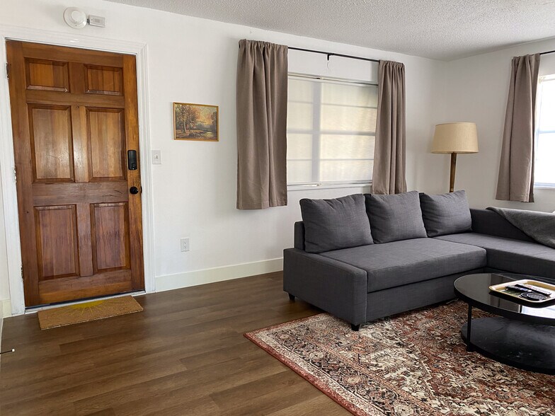 More Photos Of 2044 E Van Buren, Eureka Springs Hotel For Sale