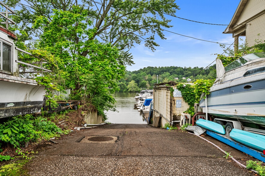 More Photos Of 228 Arch St, Verona Marina For Sale