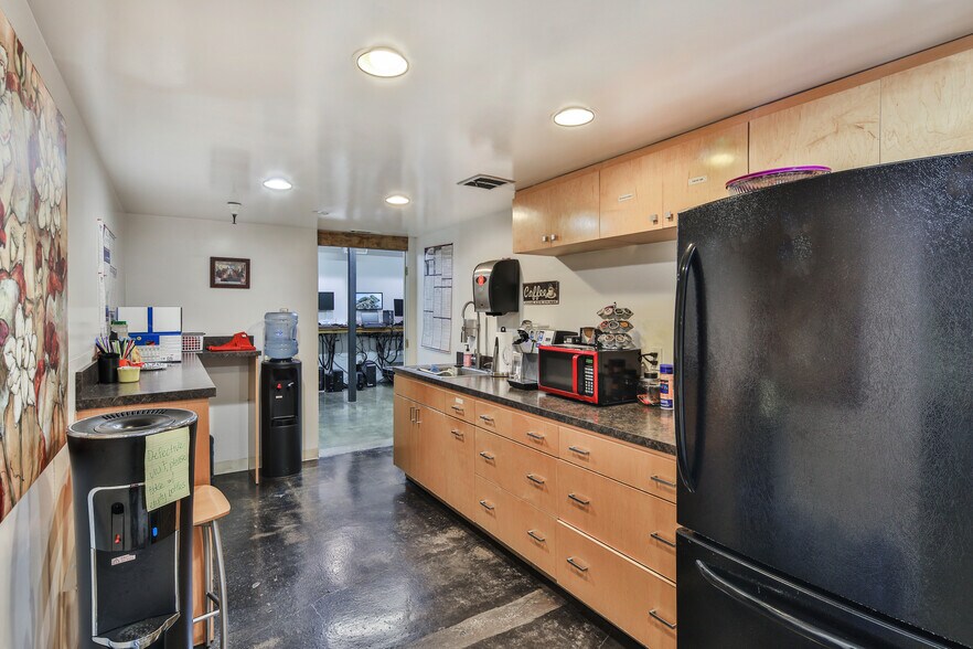 More Photos Of 3720 Skypark Dr, Torrance Research And Development For Lease