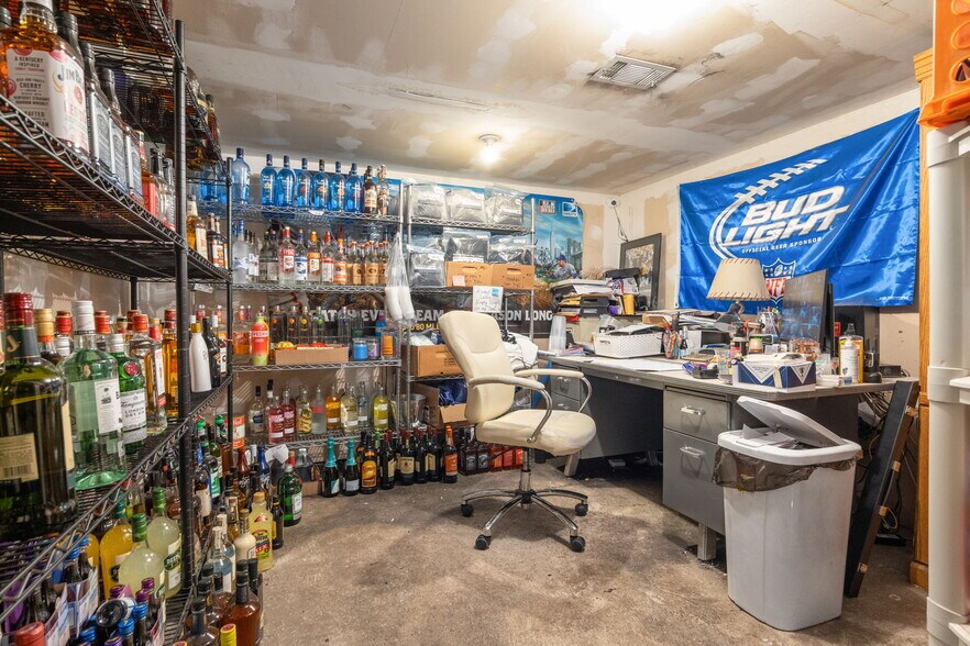 More Photos Of 1524 Van Vranken Ave, Schenectady Bar For Sale