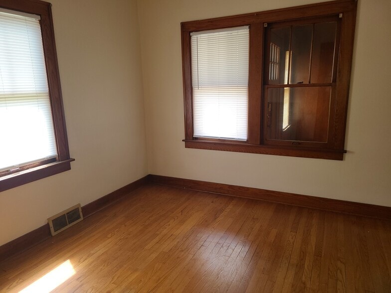 More Photos Of 3121 Chicago Rd, Steger Apartments For Sale