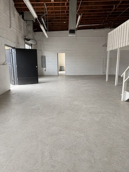 More Photos Of 1259 S La Brea Ave, Los Angeles General Retail For Lease