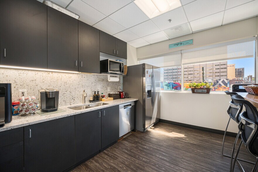 More Photos Of 1800 Glenarm Pl, Denver Office For Sale