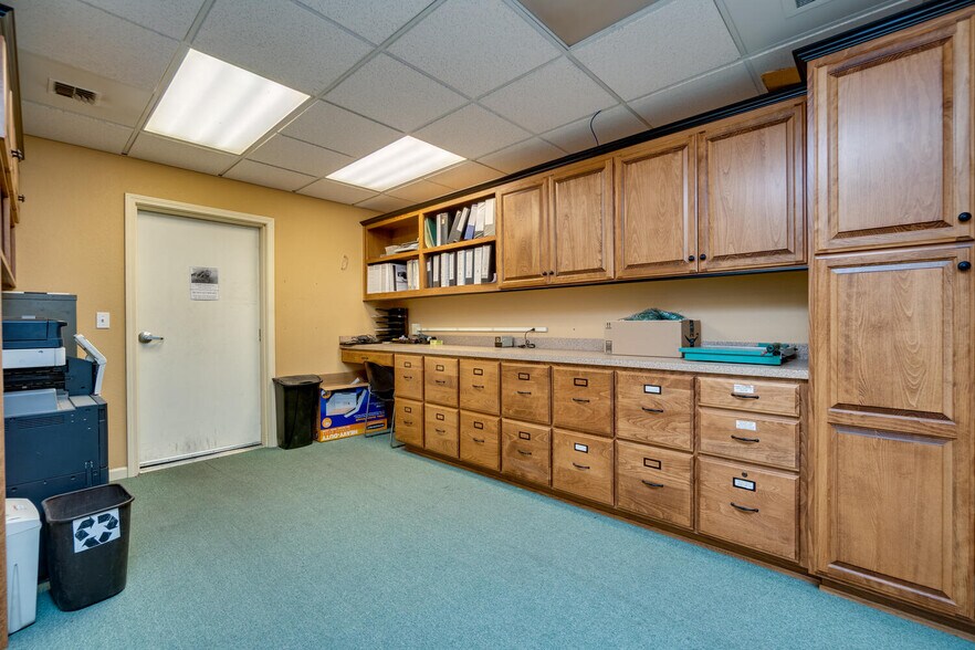 More Photos Of 1620-1720 W Airway Rd, Lebanon Manufacturing For Sale