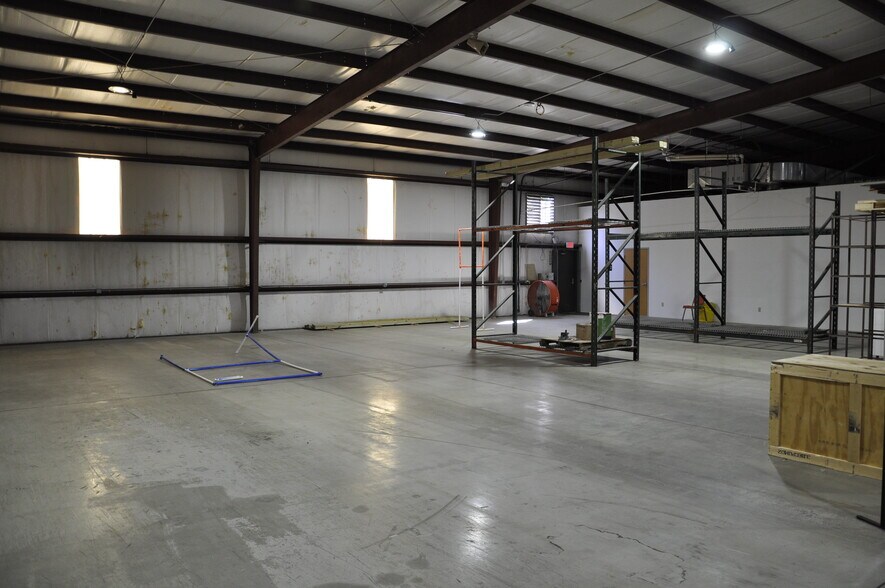 More Photos Of 840 White Hill Rd, Sanford Warehouse For Lease