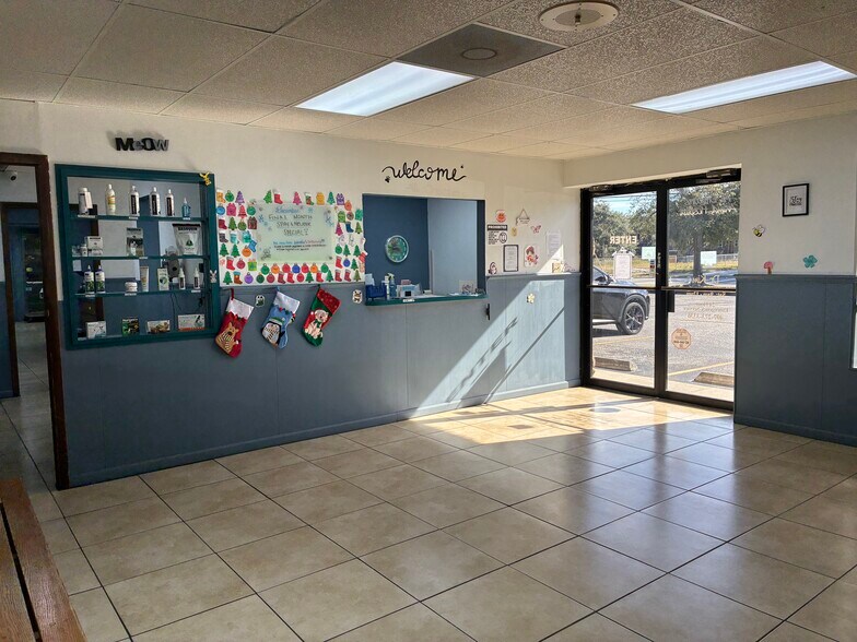 More Photos Of 5745 Pershing Ave, Orlando Veterinarian Kennel For Sale