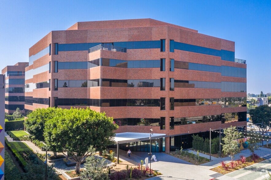 More Photos Of 3090 Bristol St, Costa Mesa Coworking Space