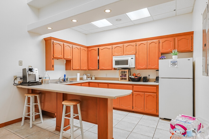 More Photos Of 2001 W Nolana Ave, McAllen Office For Lease