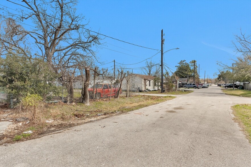 More Photos Of 5817 Downing St, Houston Apartments For Sale