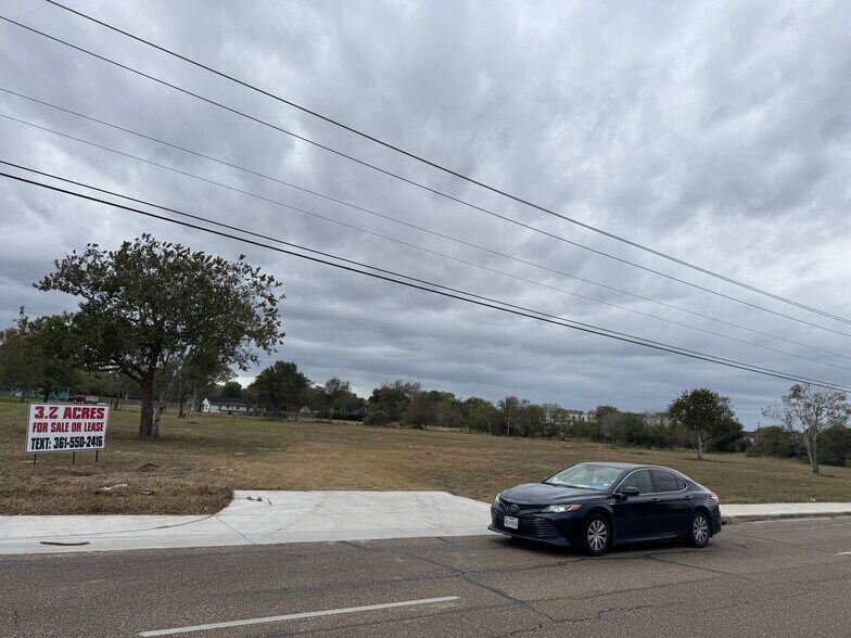 More Photos Of 5303 John Stockbauer Dr, Victoria Land For Sale