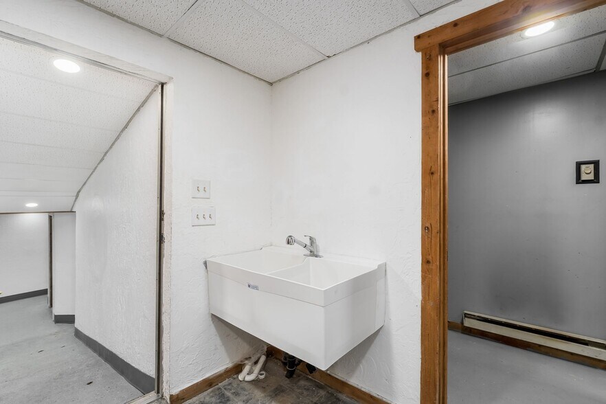 More Photos Of 545 E Main St, Lancaster Office Residential For Sale