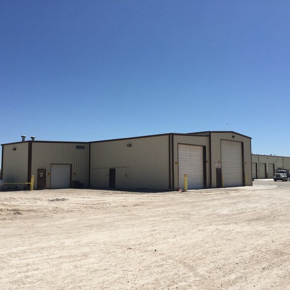 More Photos Of 2401 Sivley Rd, Artesia Truck Terminal For Sale