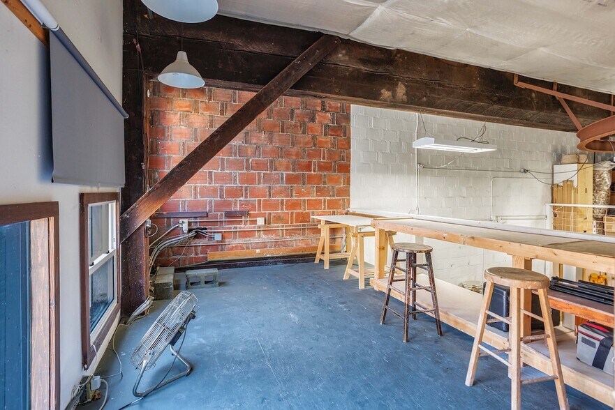 More Photos Of 3425 SE Yamhill St, Portland Loft Creative Space For Sale