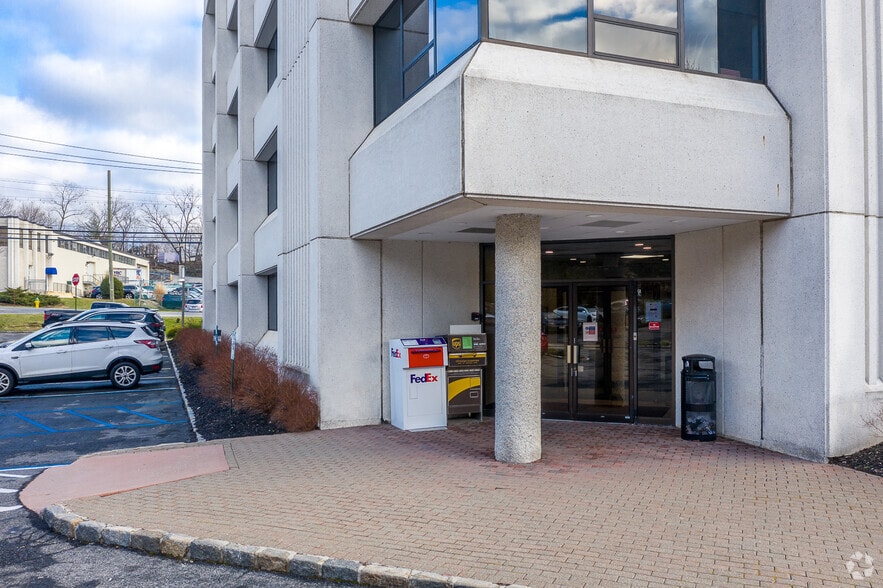 More Photos Of 45 Knollwood Rd, Elmsford Office For Lease