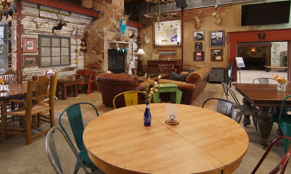 More Photos Of 120 N Austin St, Comanche Bar For Sale