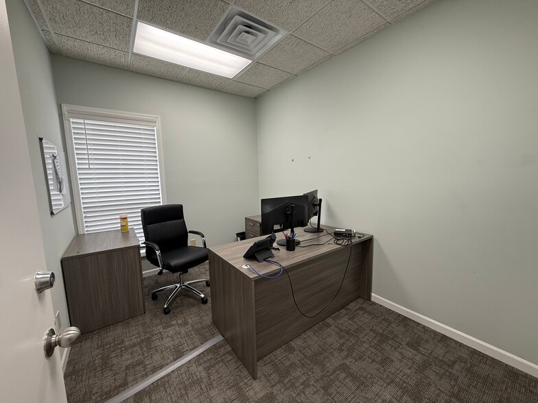More Photos Of 150 E Fire Tower Rd, Winterville Office Residential For Lease