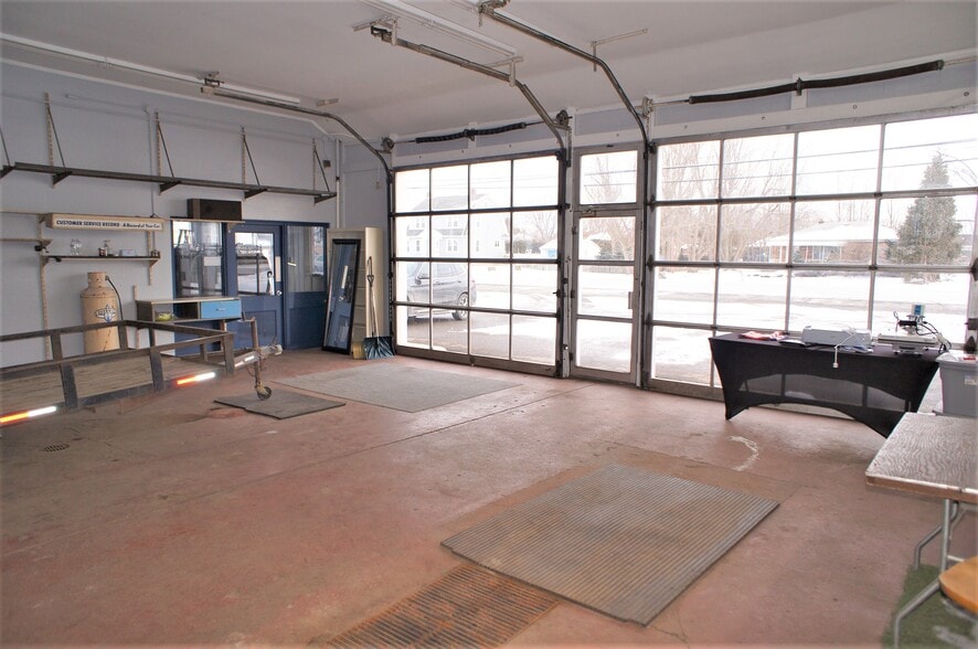 More Photos Of 4632 Lake Shore Rd, Hamburg Auto Repair For Sale