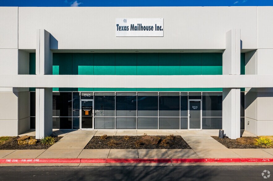 More Photos Of 8606-9101 Wall St, Austin Unknown For Lease