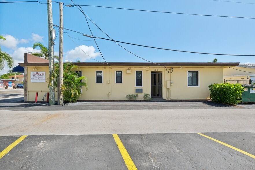 More Photos Of 1201 S Federal Hwy, Hollywood Hotel For Sale