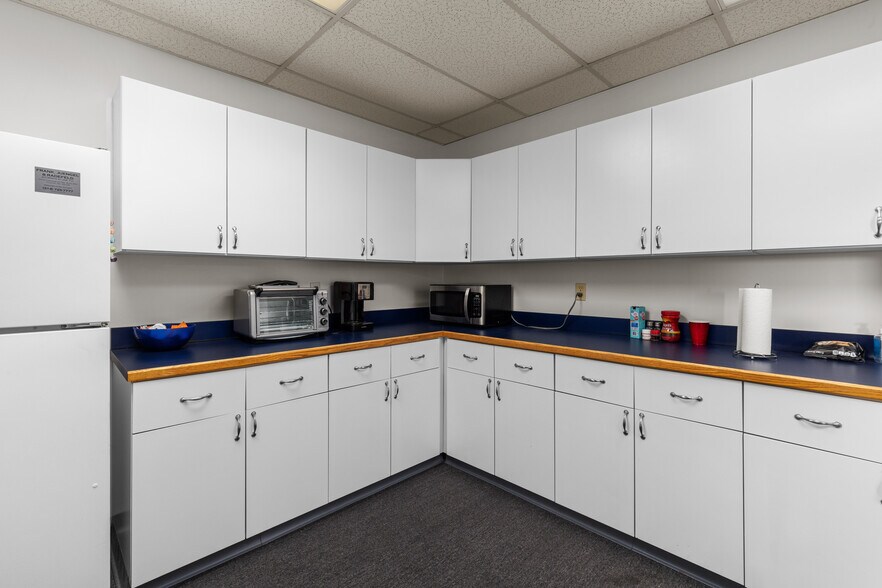 More Photos Of 11520 St. Charles Rock Rd, Bridgeton Medical For Sale