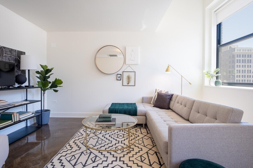 More Photos Of 30 E Adams St, Chicago Apartments For Lease