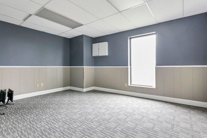 More Photos Of 2844 E River Rd, Dayton Office For Sale
