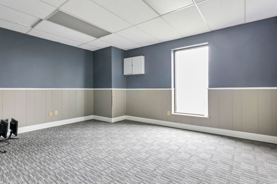 More Photos Of 2844 E River Rd, Dayton Office For Sale